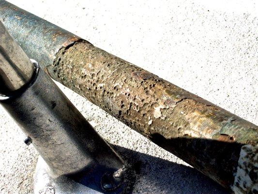 This is what a boat buyer does not want to discover...after acquisition. This propeller shaft has corrosion damage.