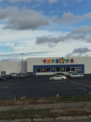 Toys R Us of North Attleborough -- 1190 South Washington Street / Route 1, North Attleborough           Storefront