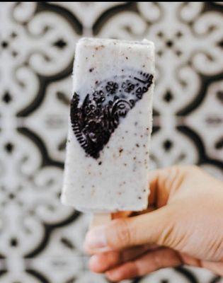 Cookies n Cream - creamy gelato popsicle with Oreo cookie, a favorite for children AND not-yet grown-ups.