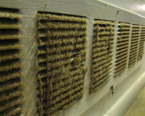 Our specialist cleans the air duct