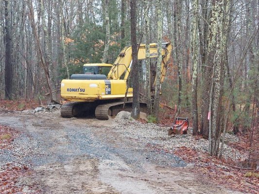 EXCAVATOR & HAMMER Packing to move!
* Foundation Excavation, Stumping &  Site Work     
* Underground utility work