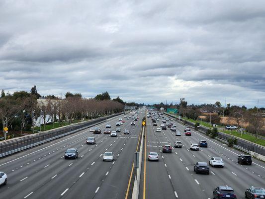 Hwy 101 from the center of the bike/pedestrian overpass. The Baylands Vignette is located on the eastern side of this overpass.