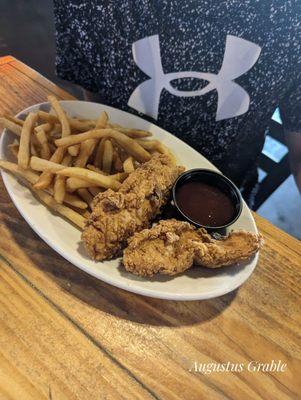 Kids chicken strips with fries