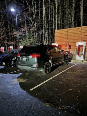 This non-Tesla vehicle was parked in this Tesla charging spot the entire time I was here.