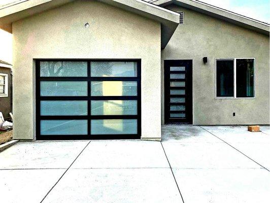 Single glass garage door