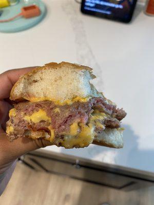 Double Del Cheeseburger