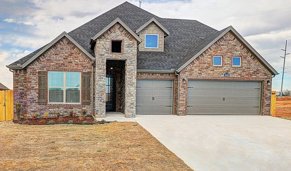 Maple Estates model homes for sale now. Adjacent to the new Bentonville West High School.