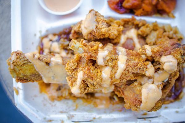 Fried ribs with yum-yum sauce