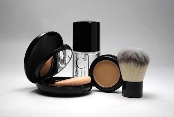 Studio CARA is the only makeup studio in Orlando that will teach you how to camouflage skin issues!