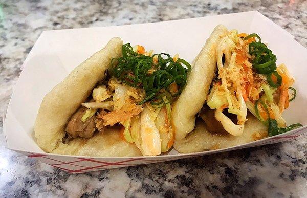 Pillowy Bao Buns Loaded with Duck & Tangy PapAYa Sauce! Burst of Pure Flavor with Each Bite~