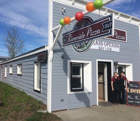 Grand classic entrance to Riverside Pizza