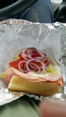 perfect place to grab a sub on the go.. I hit this place up when I'm making my deliveries .. half Italian sub mmmmmmm.