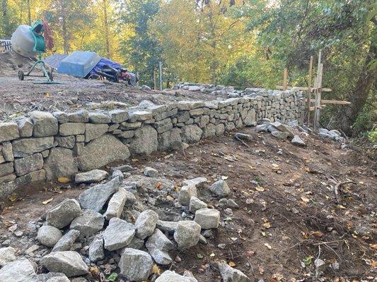 Stone retaining wall