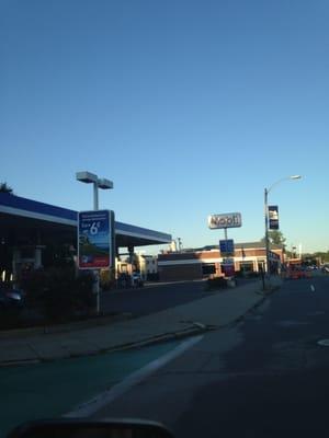 Needham Mobil -- 1111 Great Plain Avenue / Route 135, Needham              Station