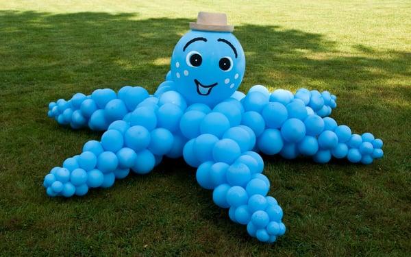 Underwater party: balloon sculpture of Octopus