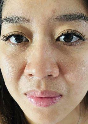 Natural eyelashes extensions