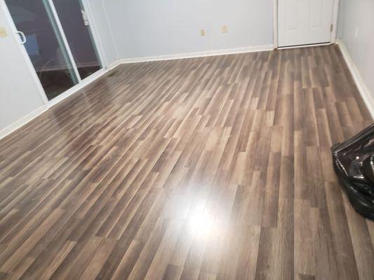 950 sqft laminate install