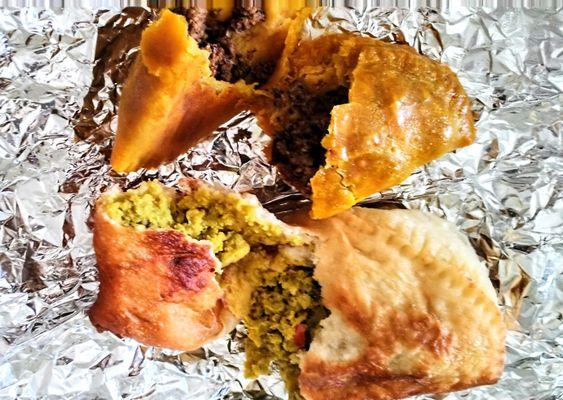 Caribbean hand pie with meat and another of split pea: tasty!