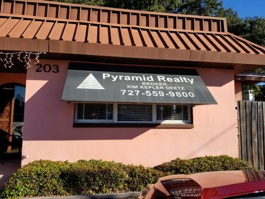 Pyramid Realty 203 N Indian Rocks Rd, Belleair Bluffs