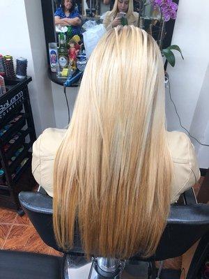 Blowout, blond hair with blond extensions to make the hair fuller. BLOND OVER BLOND