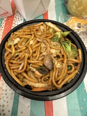 Veggie lo mein - yummy!