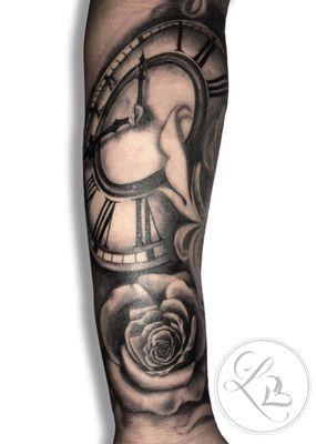 Black-and-grey clock & roses tattoo by Lhena