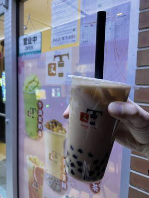 Peach milk tea with boba