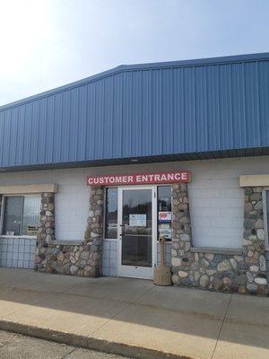 QUALITY CAR AND TRUCK REPAIR FRONT DOOR SERVICE CENTER