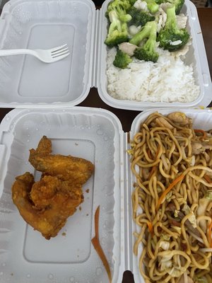 Chicken wings + house Special Lo mein + chicken and broccoli with White Sauce