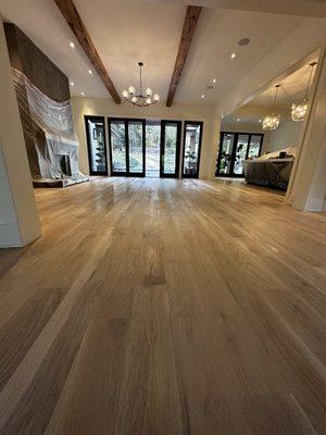 Hardwood floors refinishing