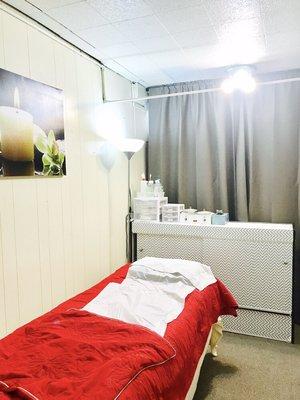 Lovely Nails & Spa wax station. We offer eyebrows, underarms, legs, back, and facial hair services.