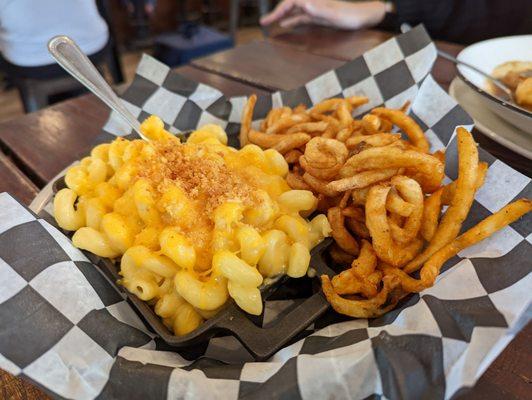 Mac and cheese with fries