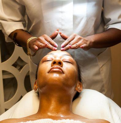 Top Facial Spa For Acne and Aging in Houston, TX - Elevated Esthetics