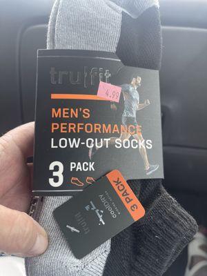 I bought a pack of socks for my sons.