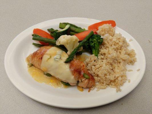 Chicken Madera with fresh vegetables and brown rice