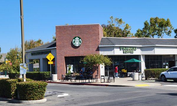 Starbucks with outdoor seating