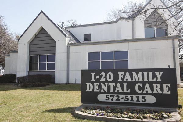 I-20 Family Dental office exterior.