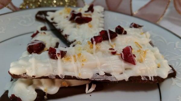 Orange-Cranberry Bark* ~ Small paquet - $5 ~ Large paquet - $10 Seasonal item - Christmas