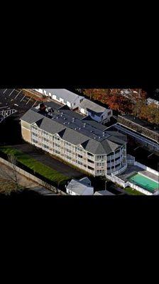 Roofing King completed the roof on the Sea Latch Hotel located in York, Maine. We used Gaf Architectual shingles.