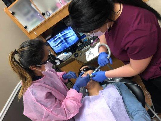 Dr Leanna and our dental assistant Veronica doing a wisdom tooth extraction