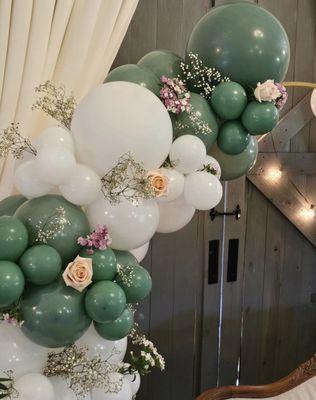 Balloon arch complete with flowers included