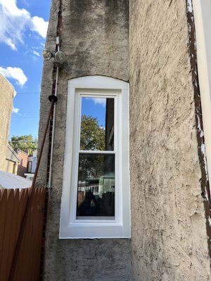 Double hung window