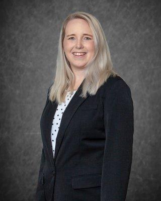 Melissa is an experienced accountant. She can help you with accounting, bookkeeping, tax preparation and many more!