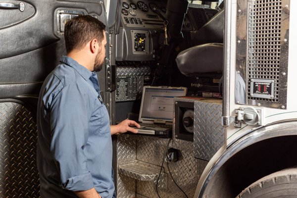 The specialist team at Santoni's Garage uses the latest technology to make sure your fleets are on the road quickly.