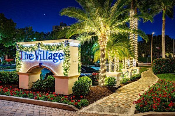 The Village Shops on Venetian Bay decorated for the holidays.