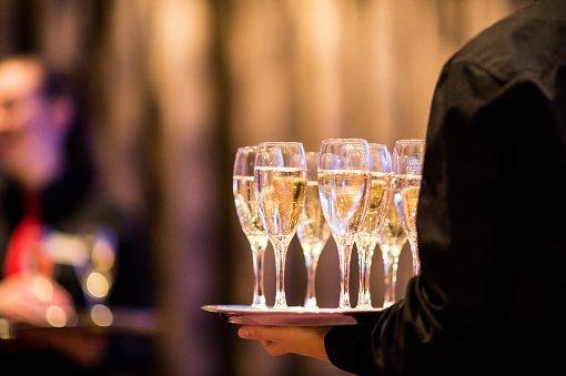 Candid champagne drinks served in Chrystal grass