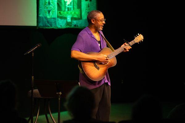 Musician/composer Derek Lassiter performs a salon concert (photo by Mark Hedden)