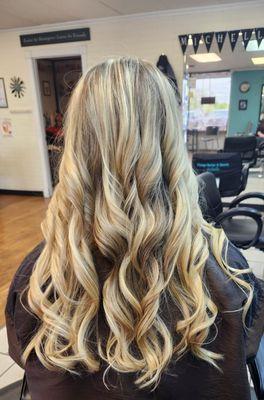 Highlighted hair with curls