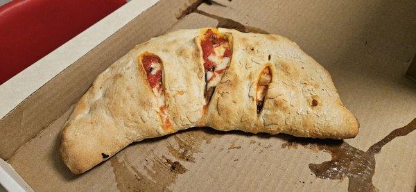 Wait times were so long, I couldn't check the accuracy of this calzone. It did not have the toppings I requested.