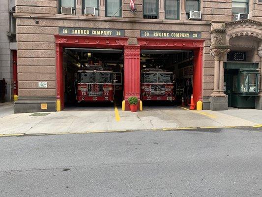 FDNY Engine 39 Ladder 16